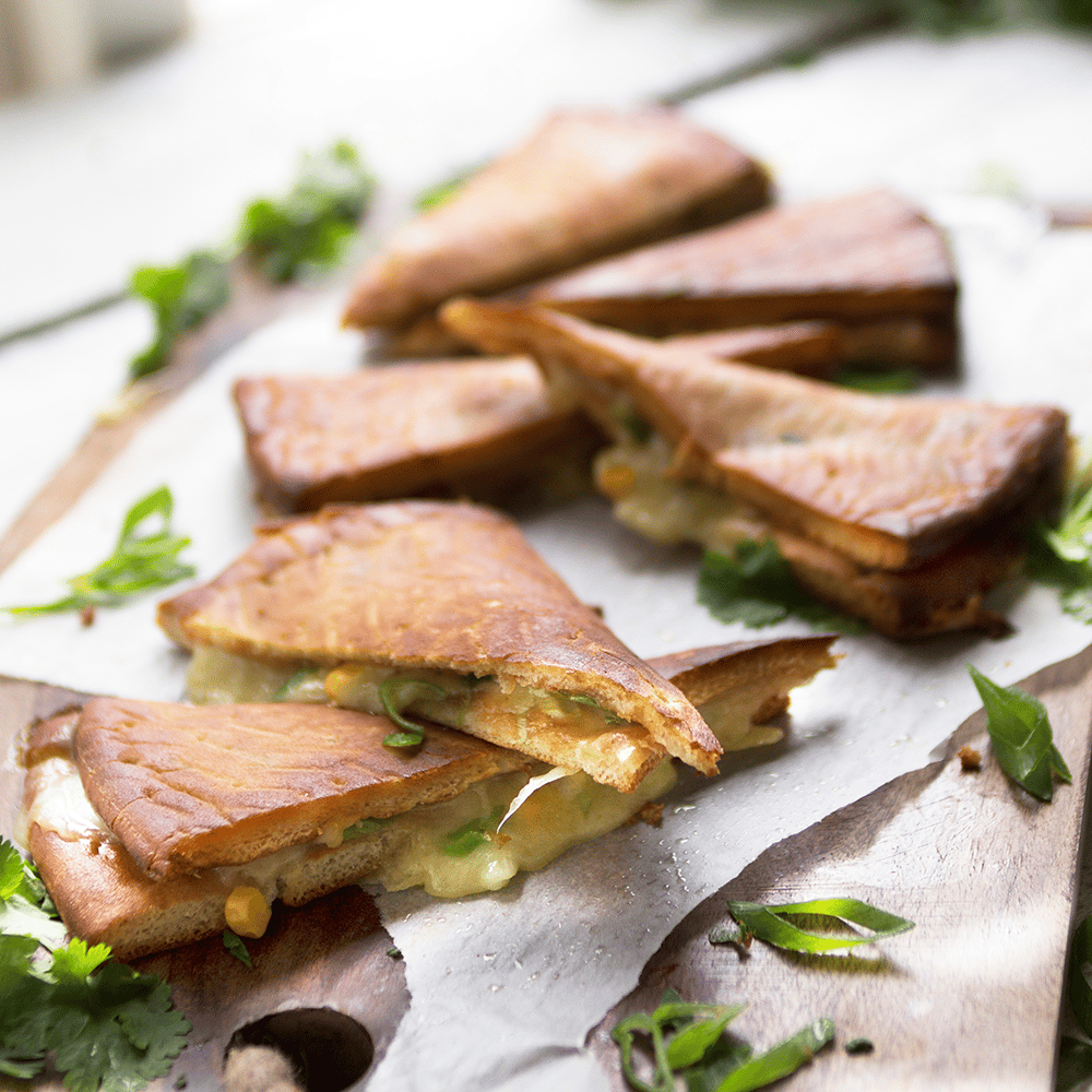 Quesadilla med ost, majs og forårsløg